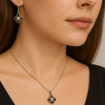 Stříbrná souprava český granát/perla Stefany