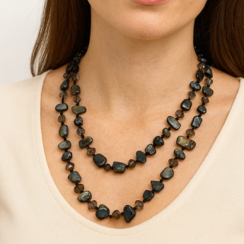 Černý náhrdelník