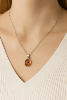 Stříbrný přívěsek jantar medový