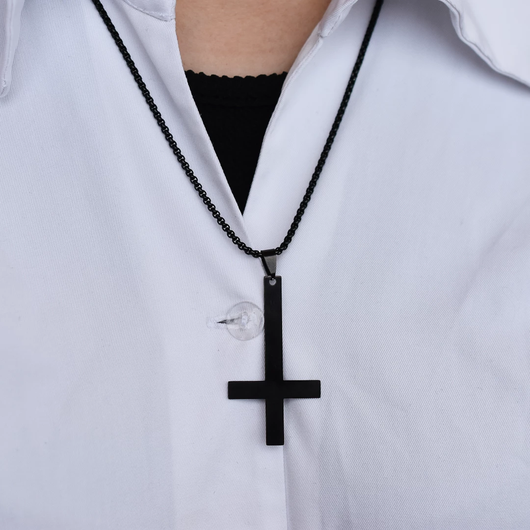Ocelový obrácený kříž s řetízkem, varianty