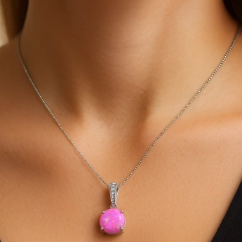 Stříbrný přívěsek s růžovým opálem