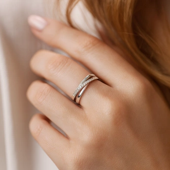 Stříbrný zatočený prsten se zirkony Matteo