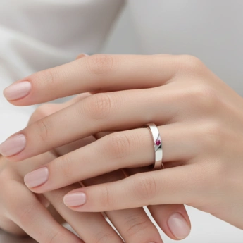 Stříbrný prsten s českým granátem Zani