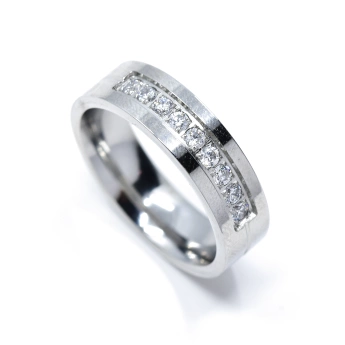 Ocelový snubní prsten zdobený zirkony Moller