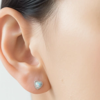 Stříbrné náušnice srdíčka s měsíčním kamenem Arcane