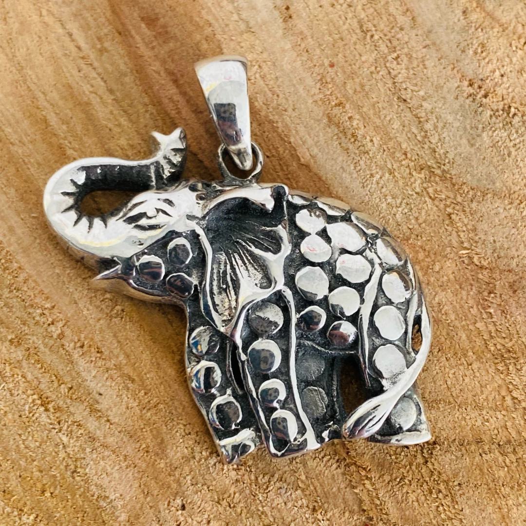Stříbrný přívěsek slon