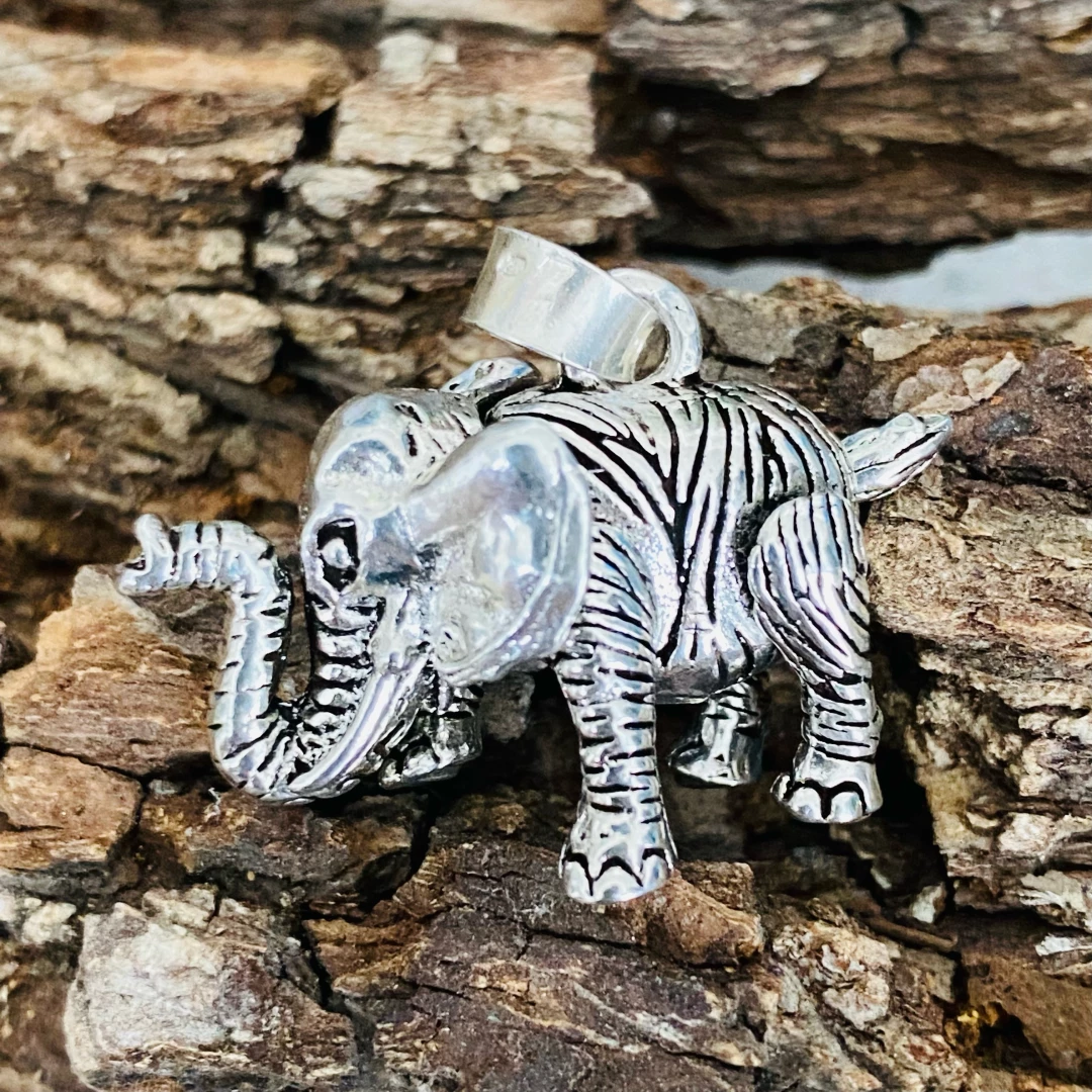 Stříbrný přívěsek slon s hýbacími nohy