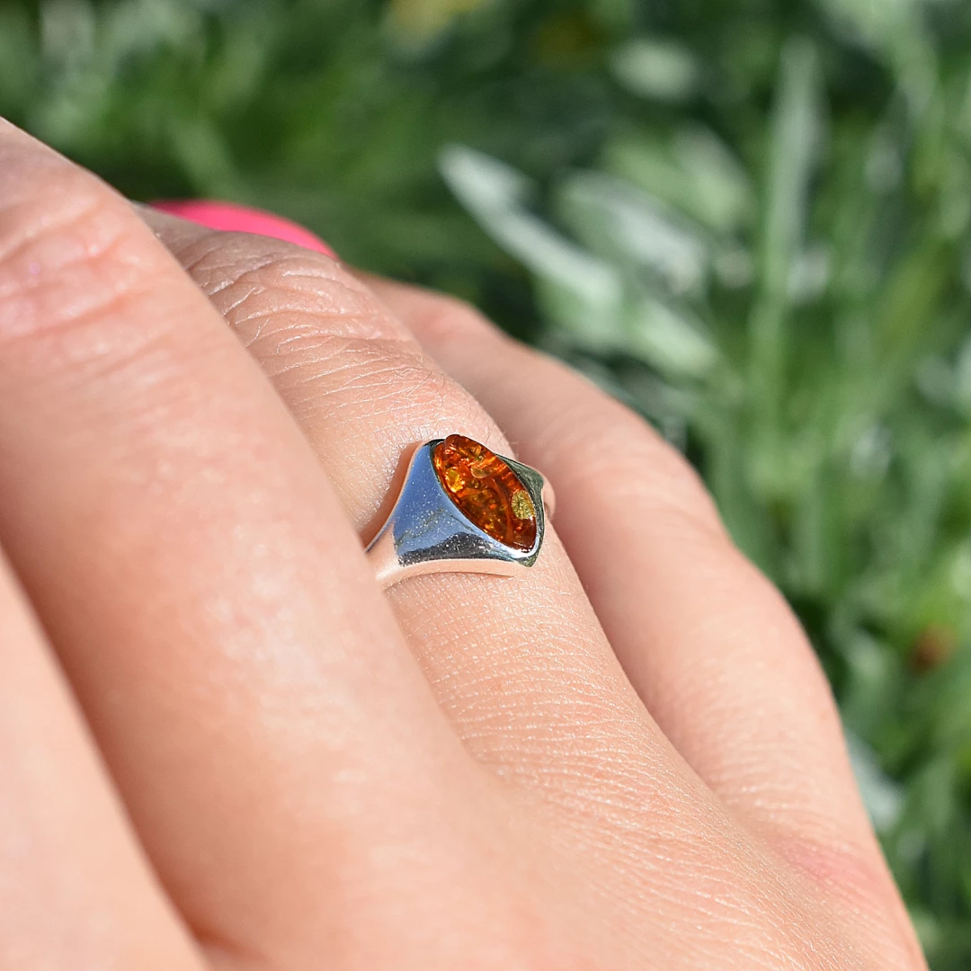 Stříbrný prsten s medovým jantarem Bonita