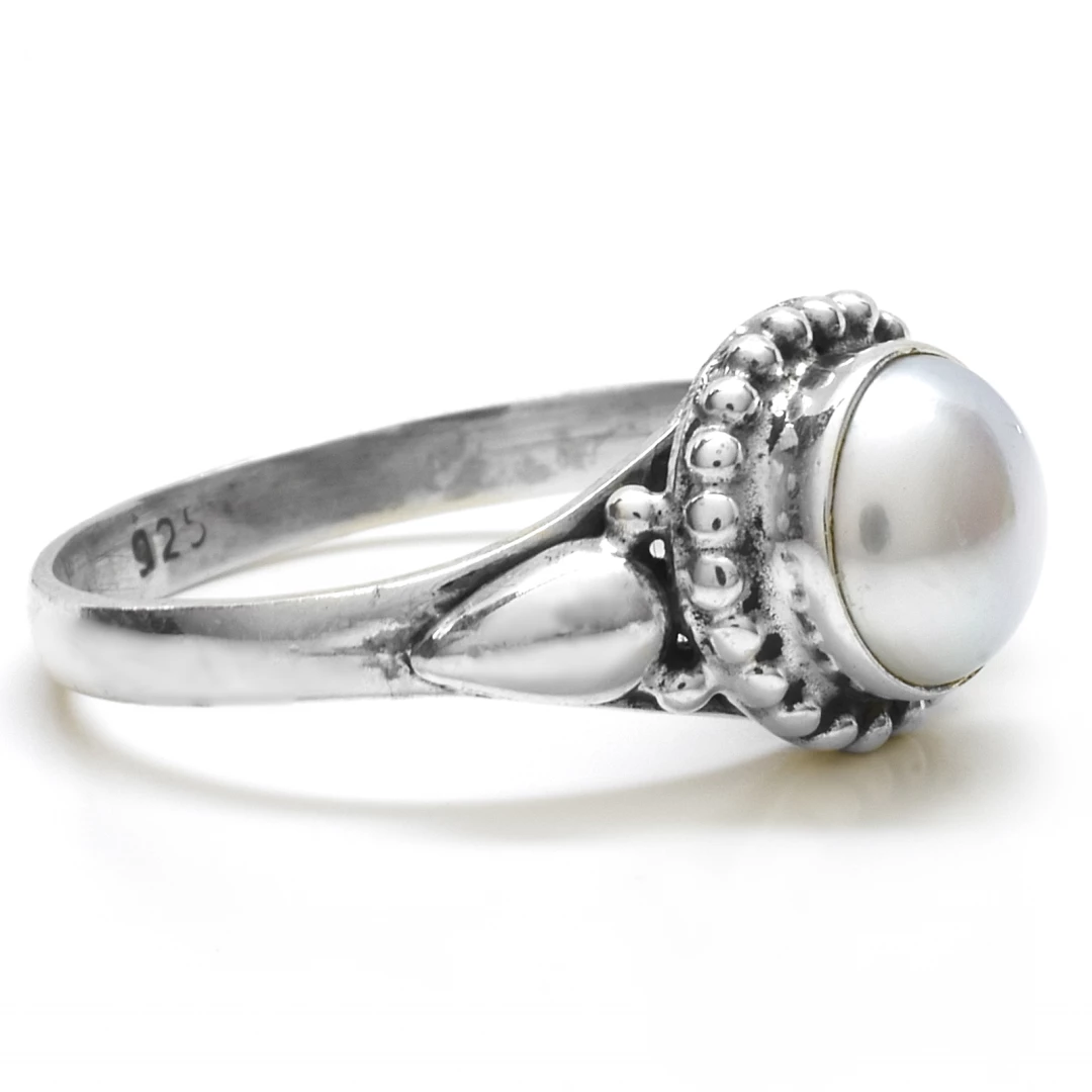 Stříbrný prsten perla