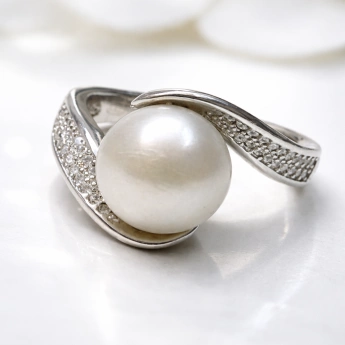 Stříbrný prsten s perlou a zirkony Francis