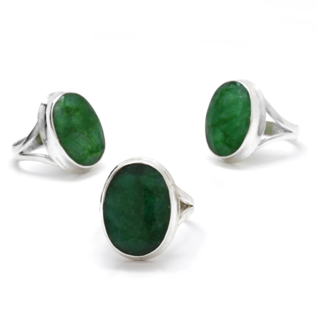 Stříbrný prsten smaragd oválný 54