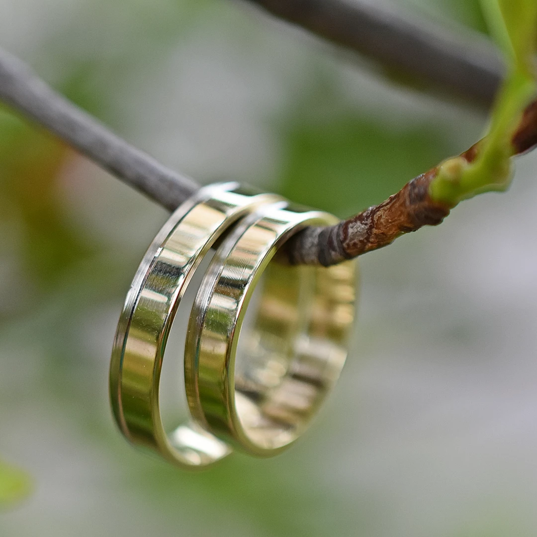 Zlaté snubní prsteny Line