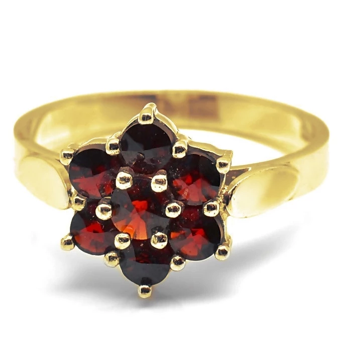 Zlatý prsten kytka český granát