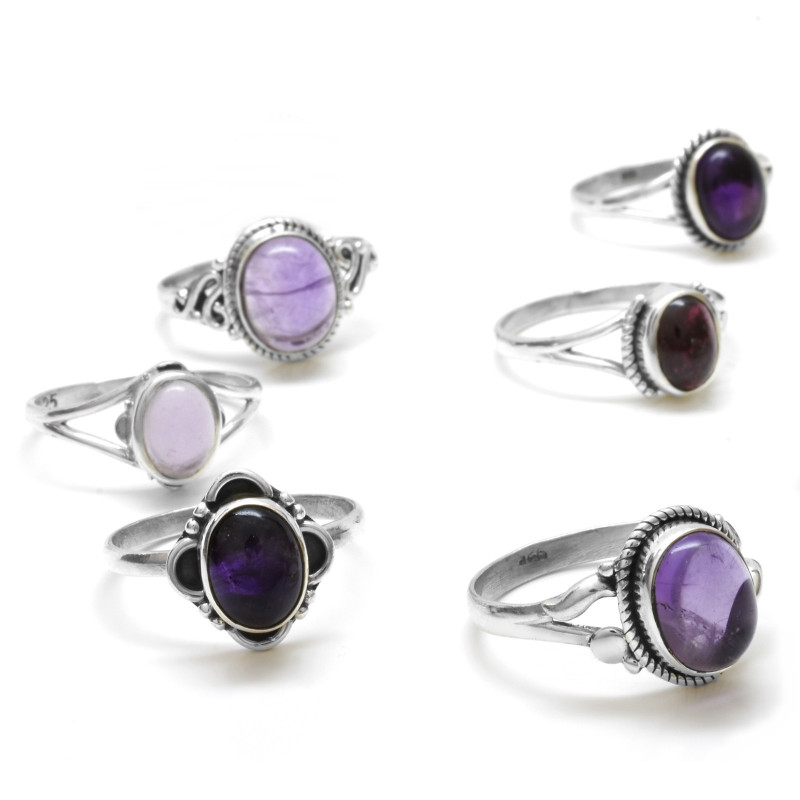 Stříbrný prsten s fialovým ametystem