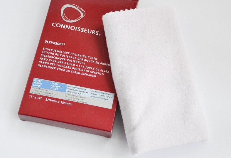 Čistící hadřík na stříbrné šperky