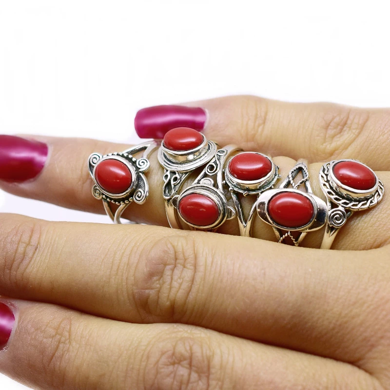 Stříbrné prsteny s červenými korály