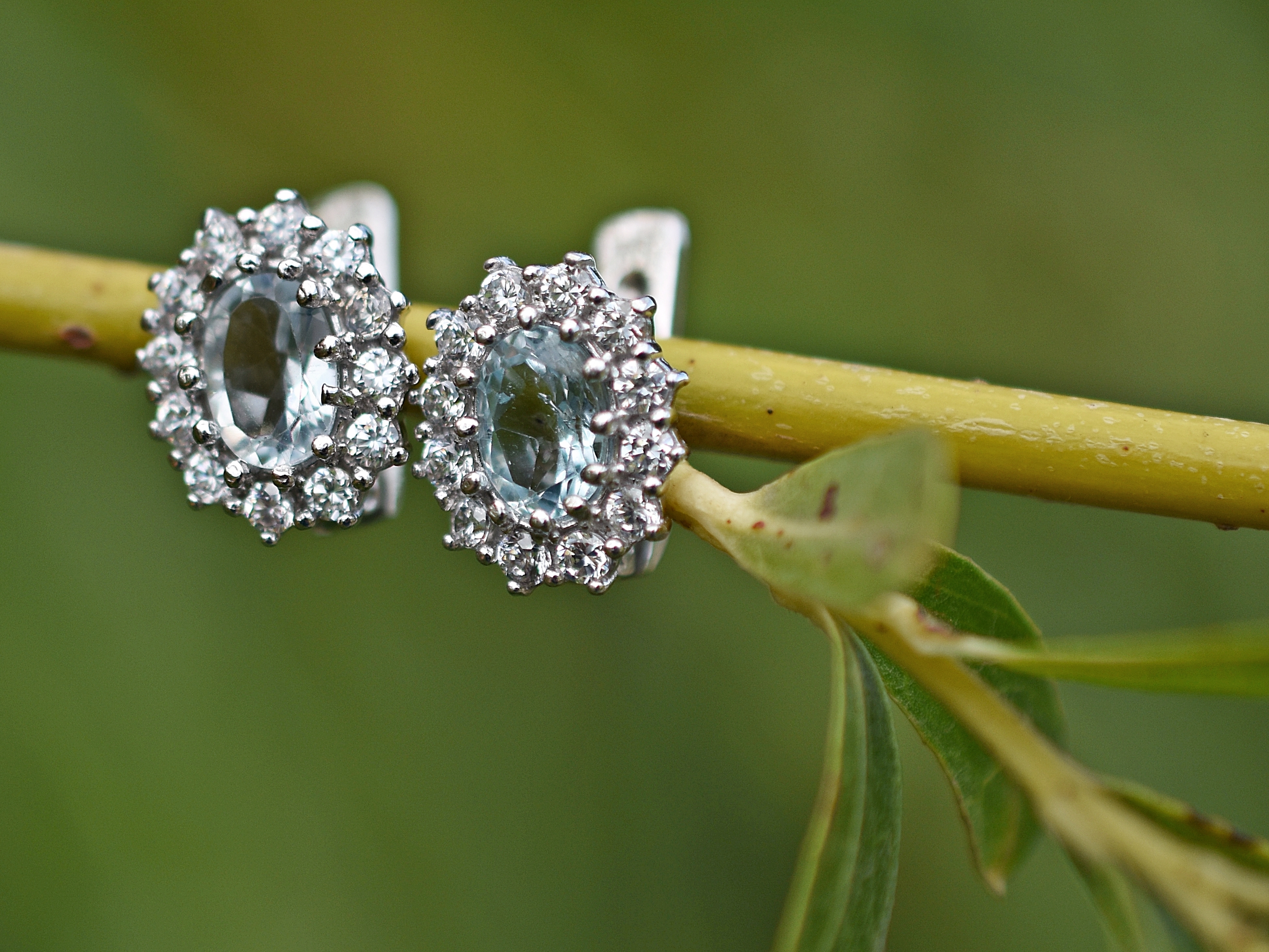 Stříbrné náušnice modrý topaz