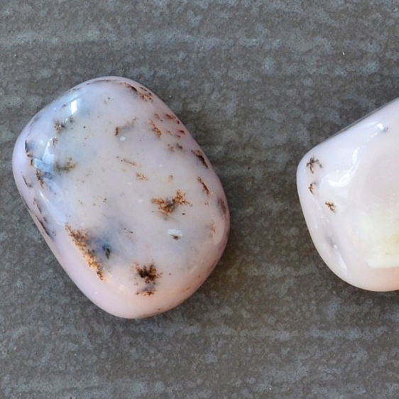 Růžový andský opál, valounek