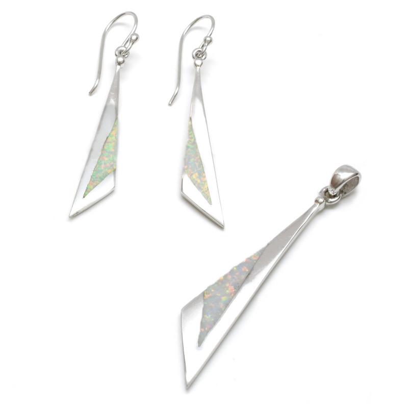 Stříbrné šperky s bílým třpytivým opálem