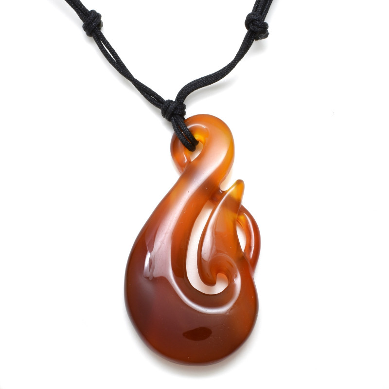 Přívěsek maorský háček karneol