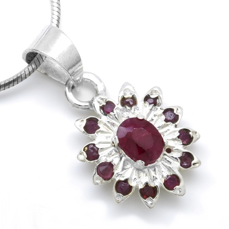 Stříbrný přívěsek s rubíny