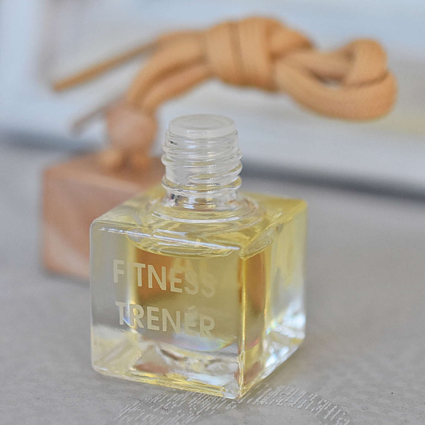 Vlastní text na lahvičku s vůní do interiéru