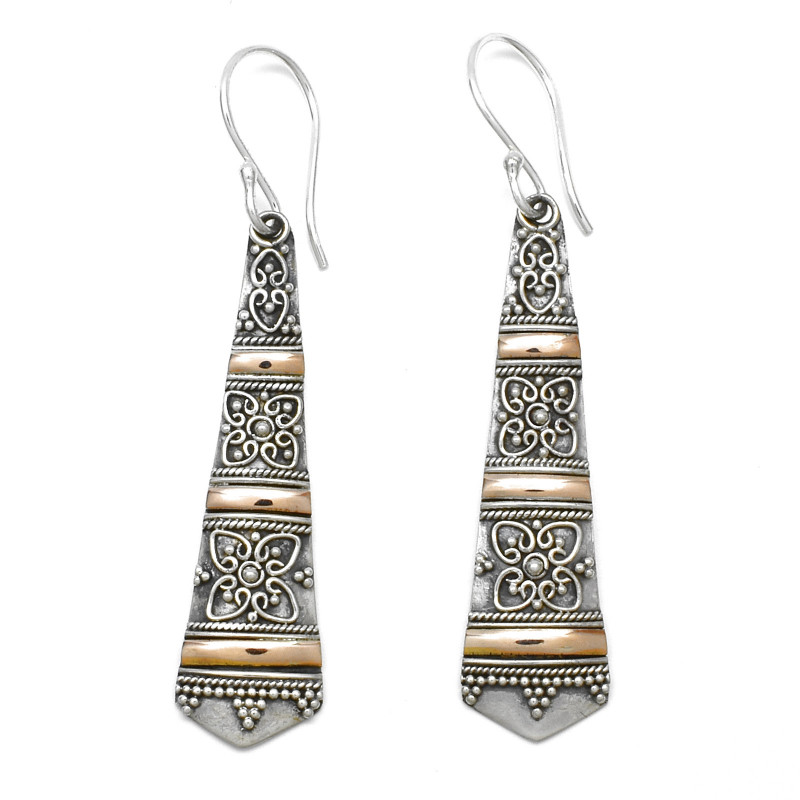 Stříbrné náušnice s ornamenty a zlacením