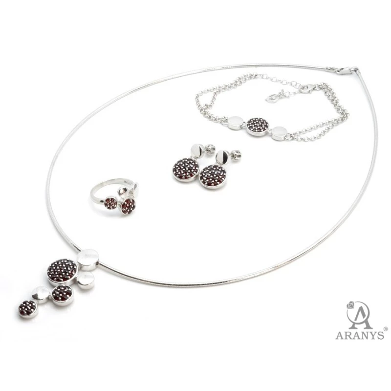 Stříbrné šperky pro ženy, souprava - český granát