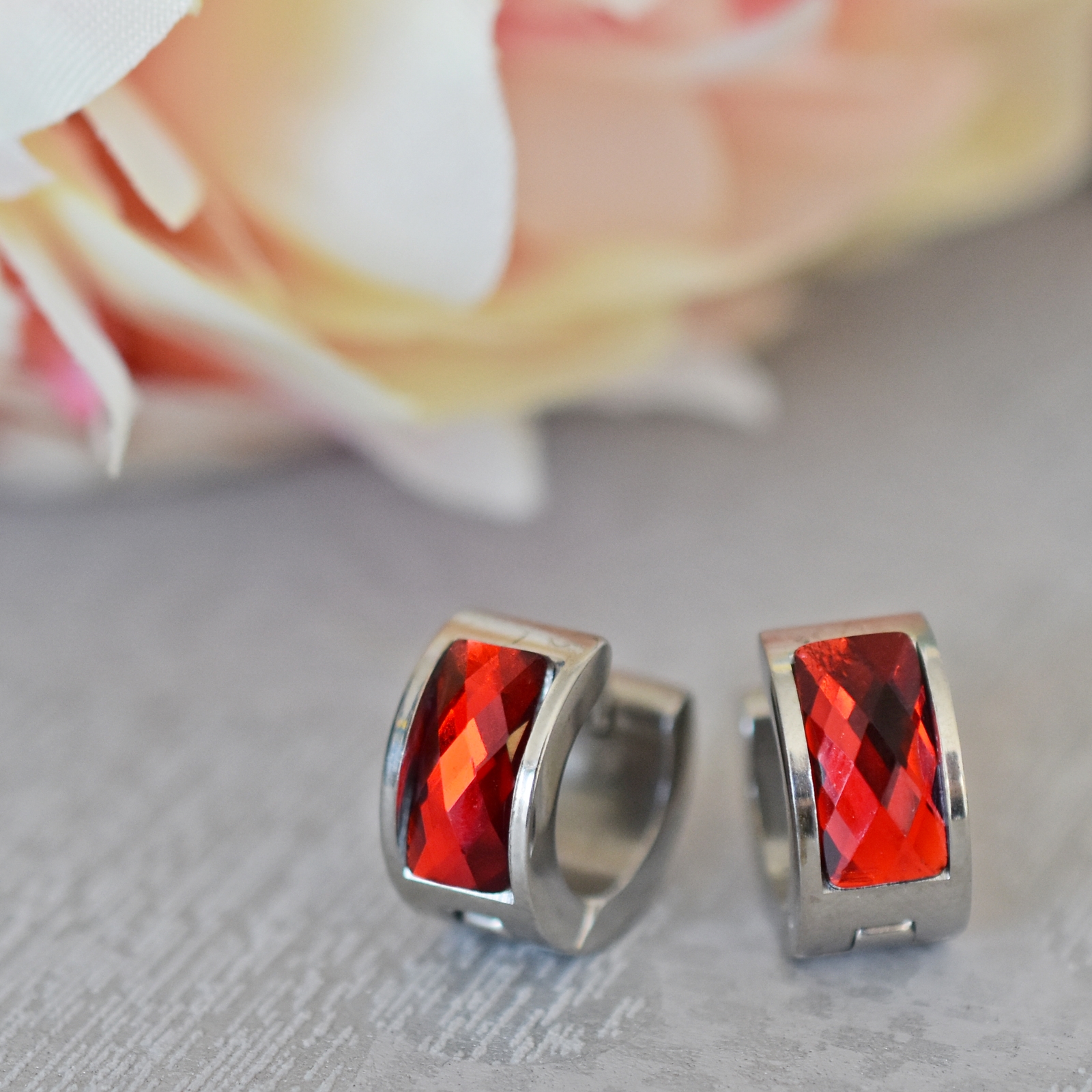 Ocelové náušnice kroužky červené