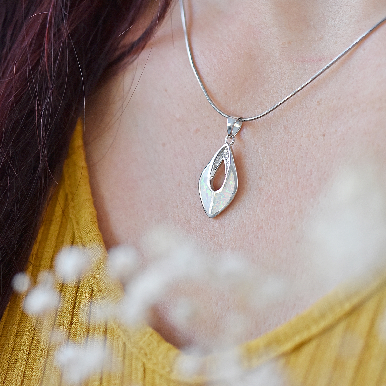 Stříbrný přívěsek s opálem