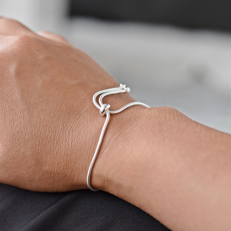 Elegantní stříbrný náramek